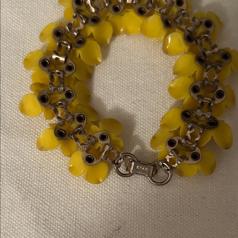 Vintage Yellow Floral Bracelet - Picture 4 of 5